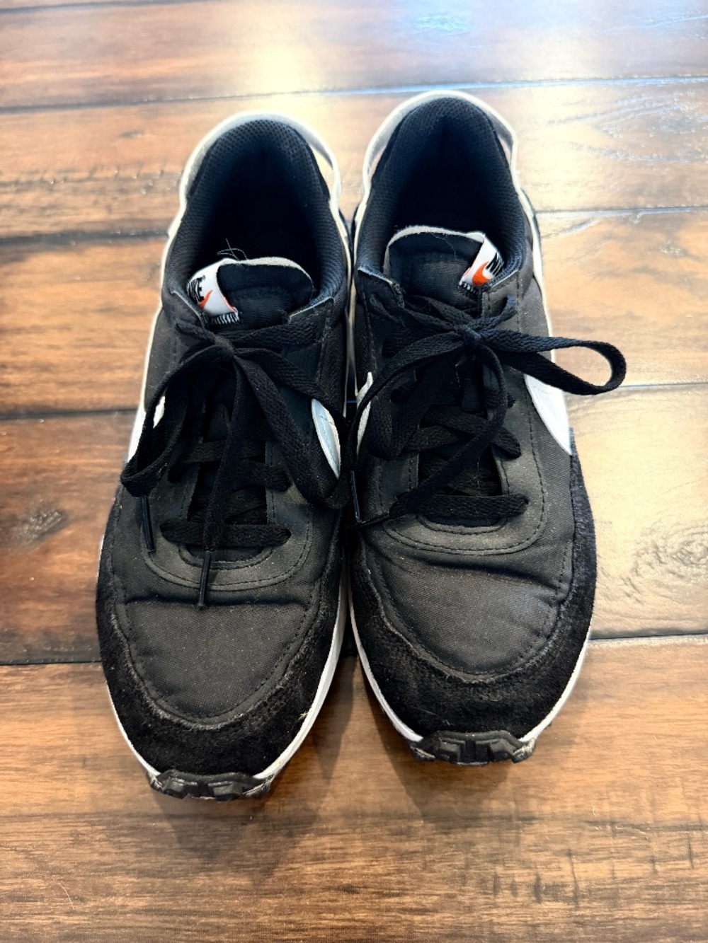 Size 8.5 Black Womens Waffle Nike Tennis Shoes